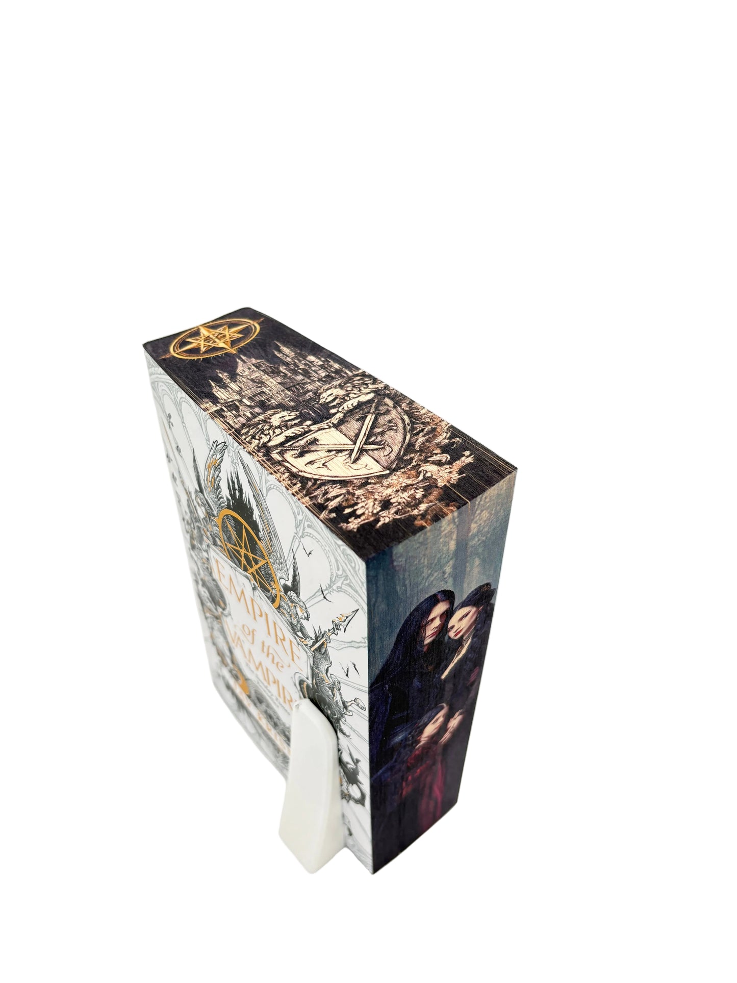 Empire of the Vampire - printed edges - design dark gothic, cuplu imbracat in culori inchise
