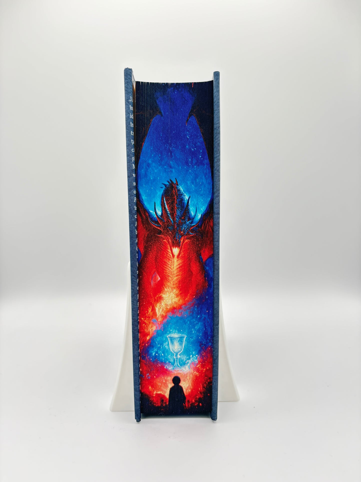 Harry Potter și Pocalul de Foc - printed edges (vol. 4) - dragon infricosator in fata unei siluete