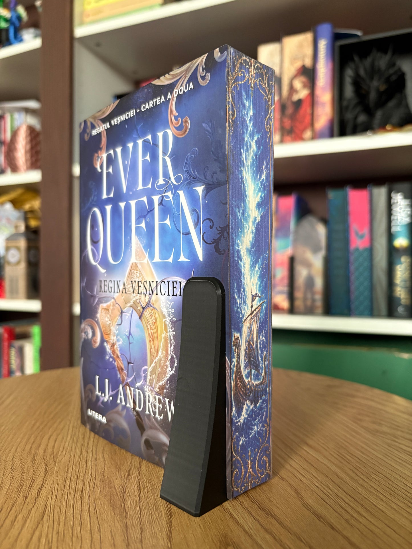 Ever Queen. Regina veșniciei - printed edges