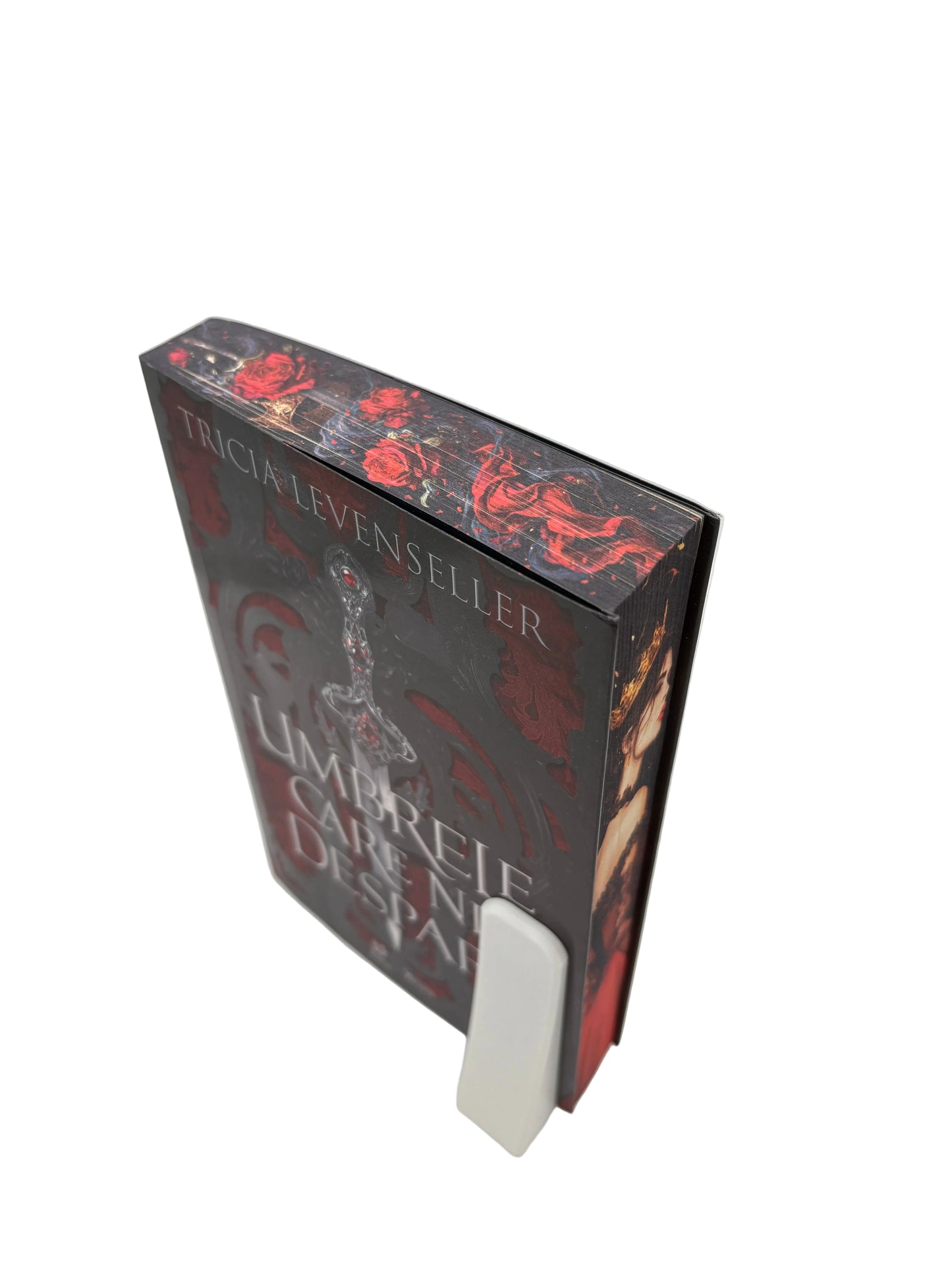 Umbrele care ne despart - printed edges - Tricia Levenseller