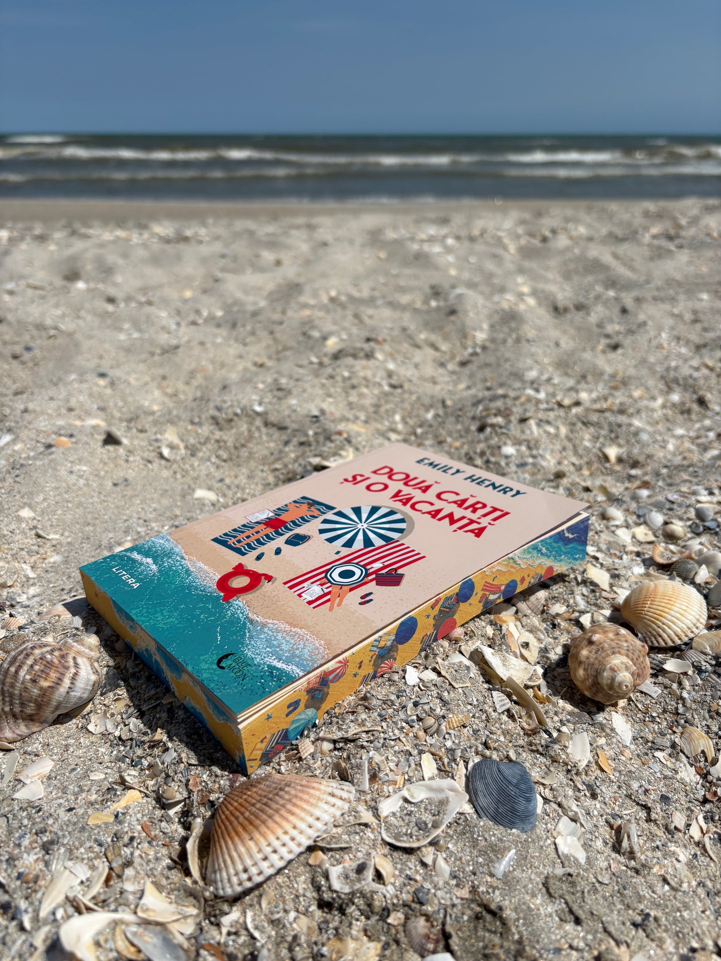 Book Lovers - printed edges - Emily Henry