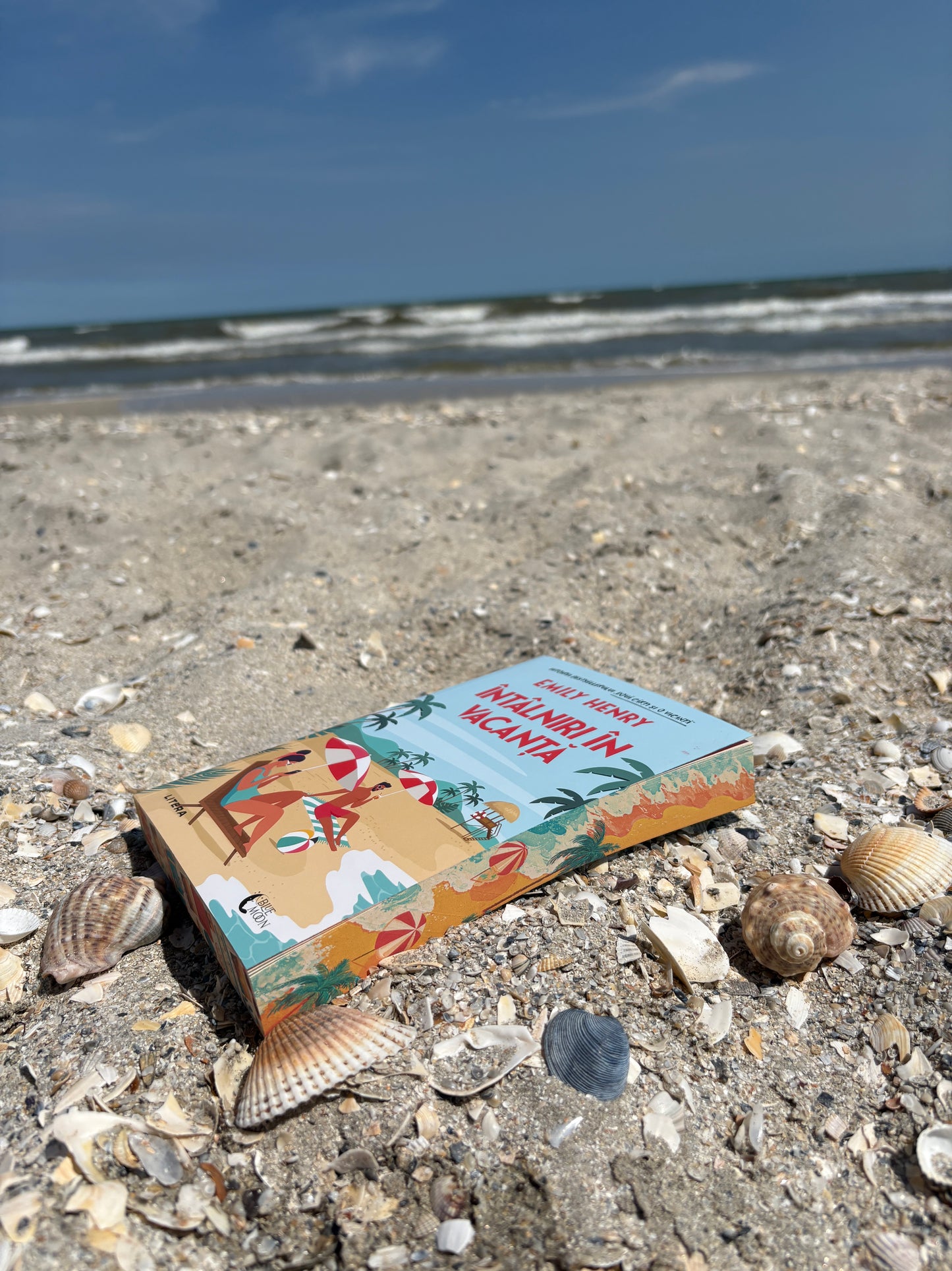 Book Lovers - printed edges - Emily Henry