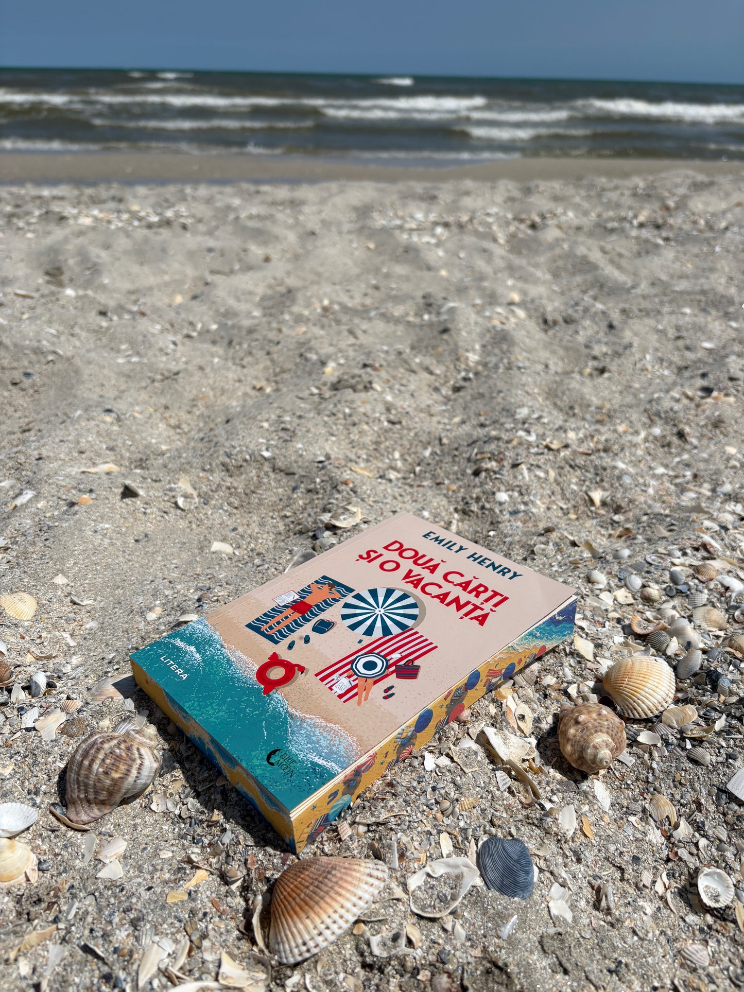 Book Lovers - printed edges - Emily Henry