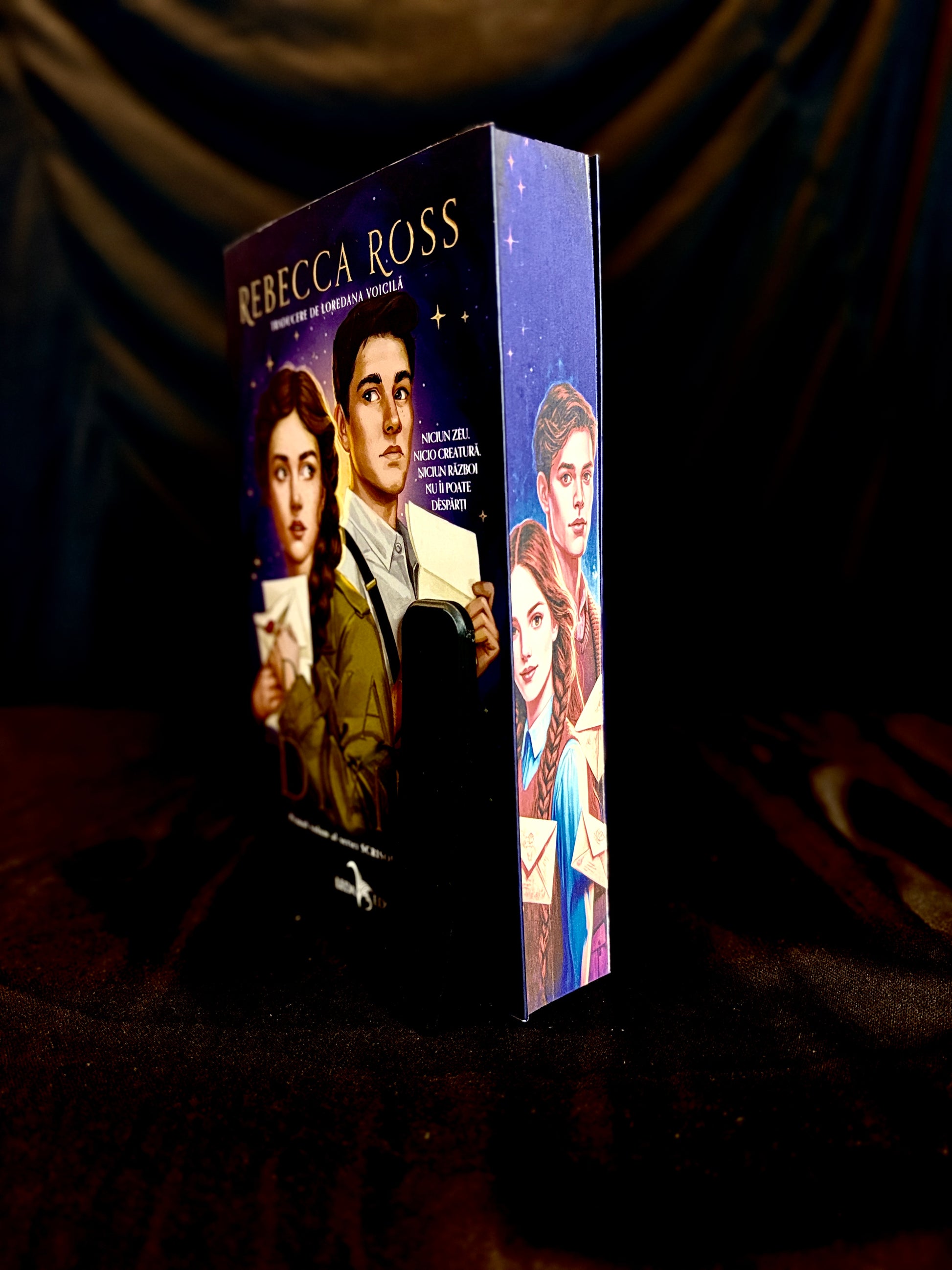 Rivali divini - printed edges -cuplu de tineri