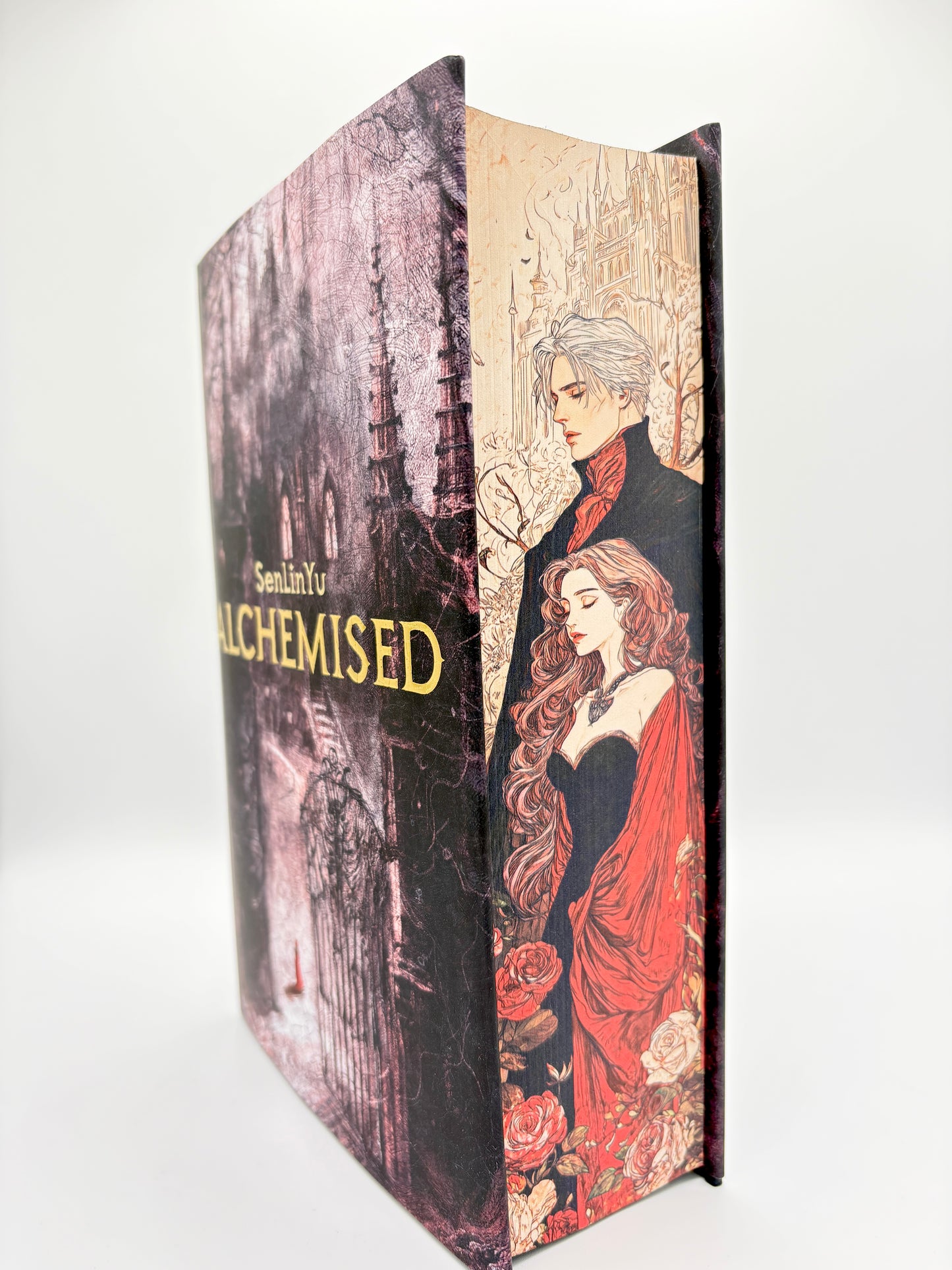 Alchemised cu printed edges - signed by the author - cuplu care sta in fata unui castel, inconjurati de trandafiri