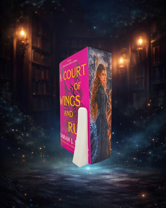 A Court of Wings and Ruin with printed edges - Sarah J. Maas