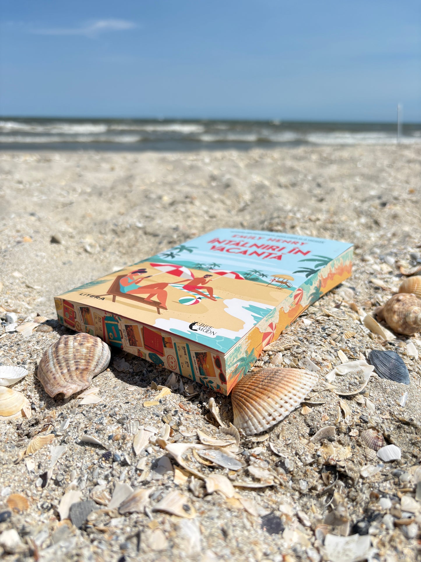 Book Lovers - printed edges - Emily Henry