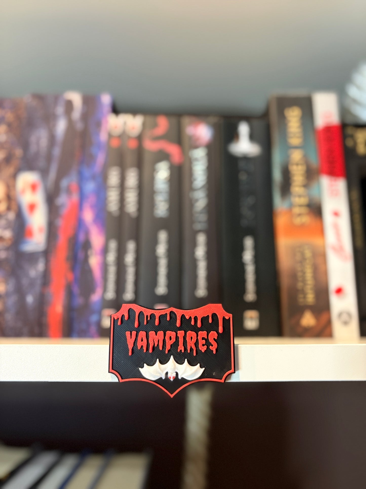Vampires - Plăcuță decorativă pentru bibliotecă