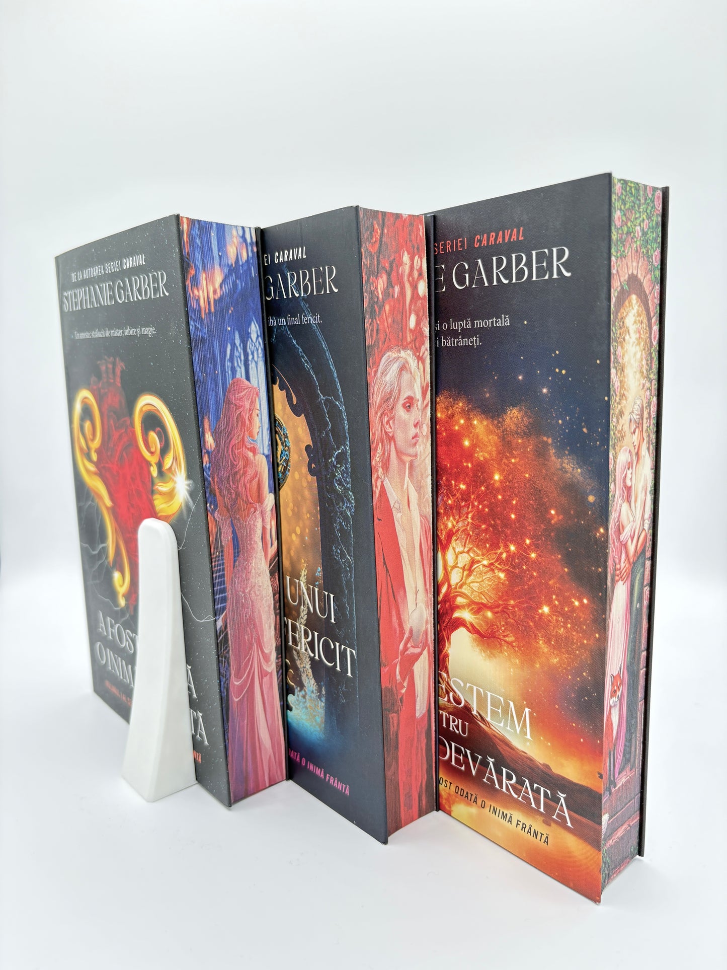 Set "A fost odată o inimă frântă" - 3 volume cu printed edges