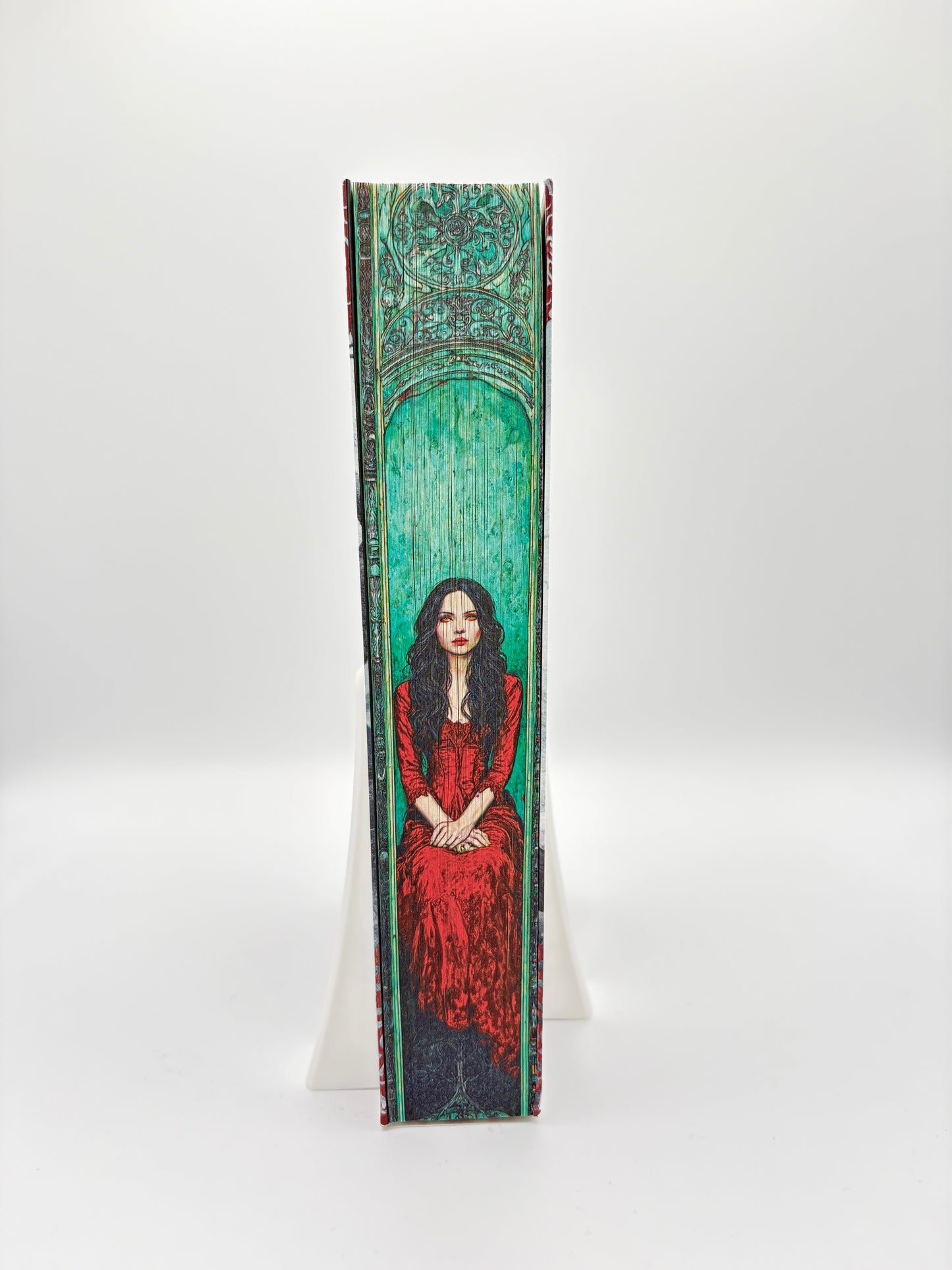 Două coroane înlănțuite - printed edges - elspeth imbracata in rosu 