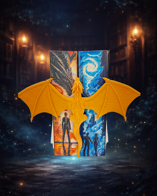 Accesoriu Decorativ Fantasy - dragon auriu care se aseaza intre carti, parand ca le imbratiseaza