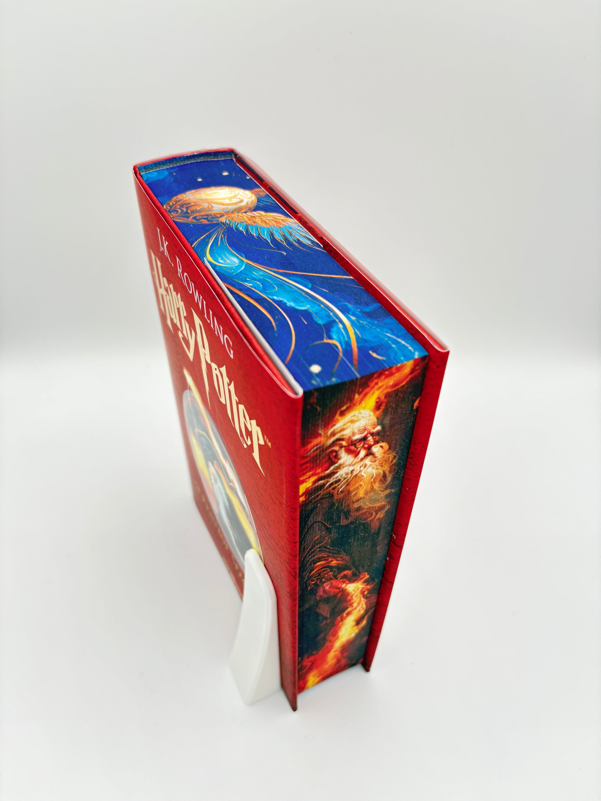 Harry Potter și Prințul Semisânge - printed edges - imaginea unui vrajitor batran care se lupta cu ajutorul flacarilor