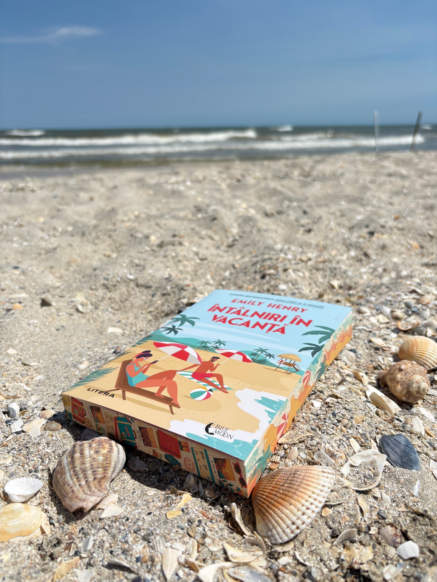 Book Lovers - printed edges - Emily Henry