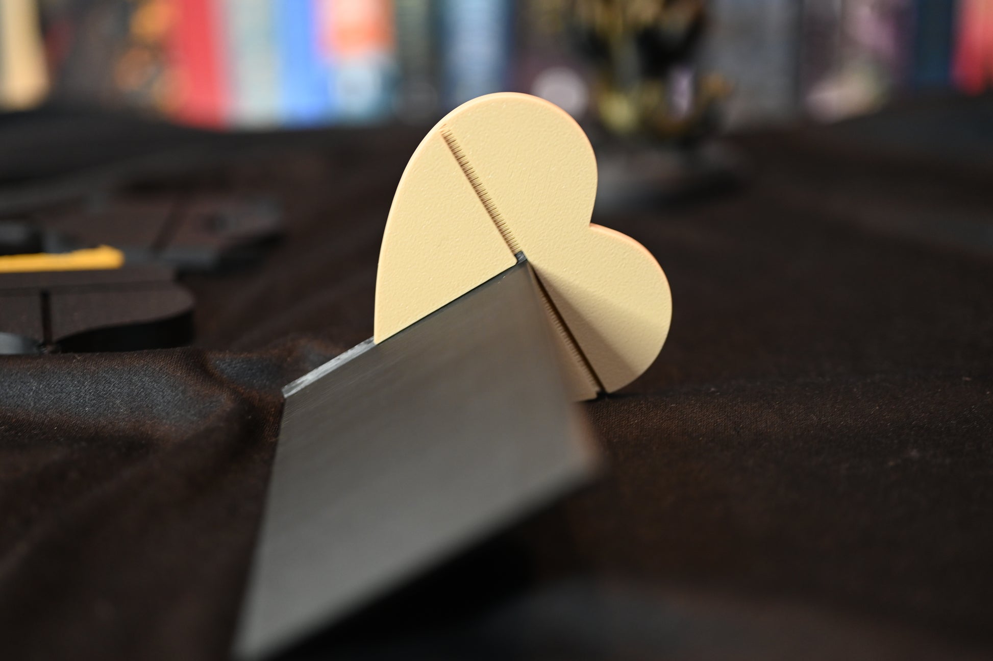  etichete 3D tematice pentru Romance, Dark Romance, Cowboy Romance și Vampires.”