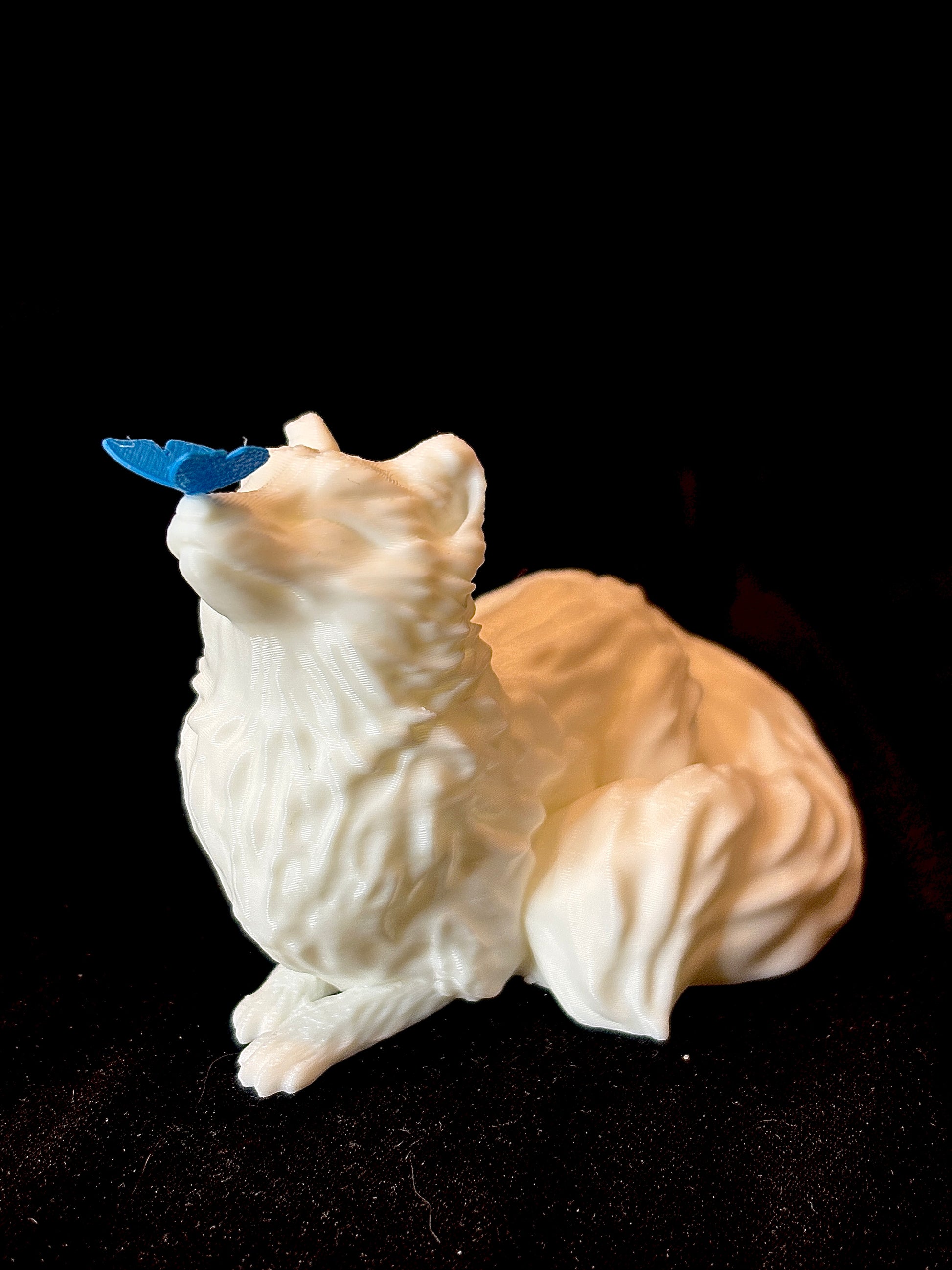 Figurină 3D Vulpița Onyx Figurină vulpe albă cu fluture albastru, inspirată din Quicksilver.