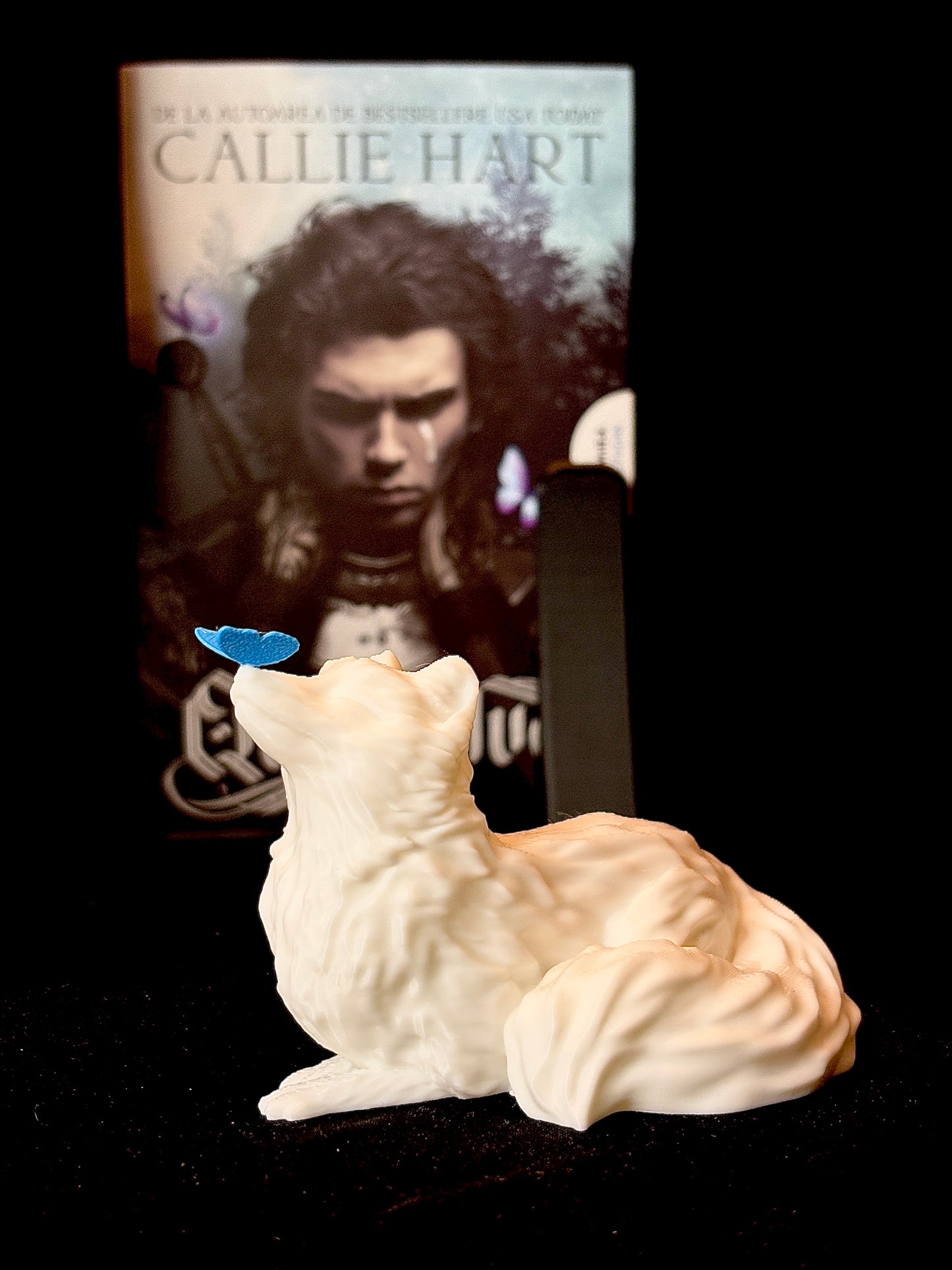 Figurină 3D Vulpița Onyx Figurină vulpe albă cu fluture albastru, inspirată din Quicksilver.