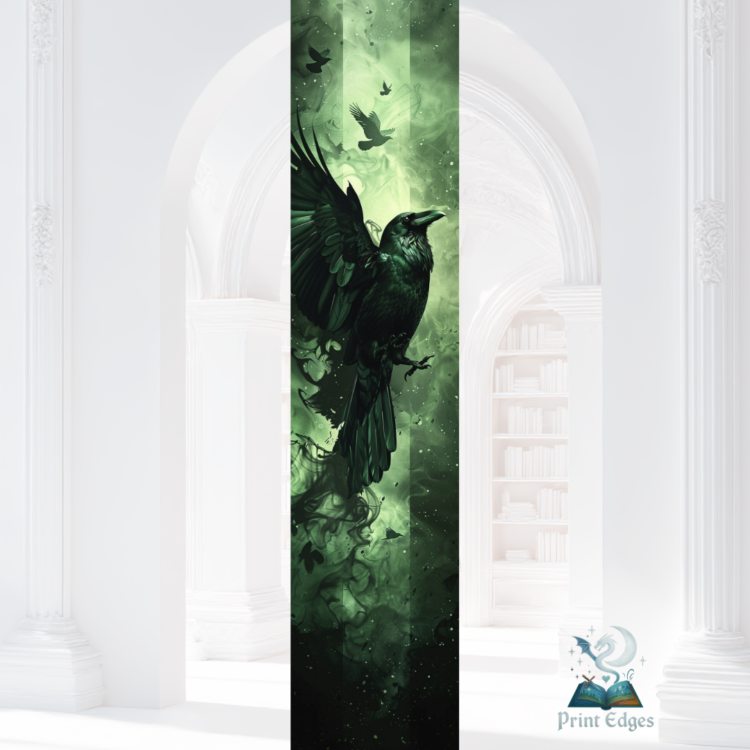 Design printed edges - Alegerea  de Kate Stewart – un corb negru se ridică dintr-o pădure învăluită în lumină verde, simbolizând iubirea, lupta și transformarea interioară