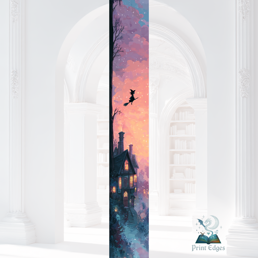 Design printed edges - "Societatea ultrasecretă a vrăjitoarelor" cu o casă iluminată sub cer roz-auriu, cu silueta unei vrăjitoare zburând pe mătură, în stil ilustrat magic.
