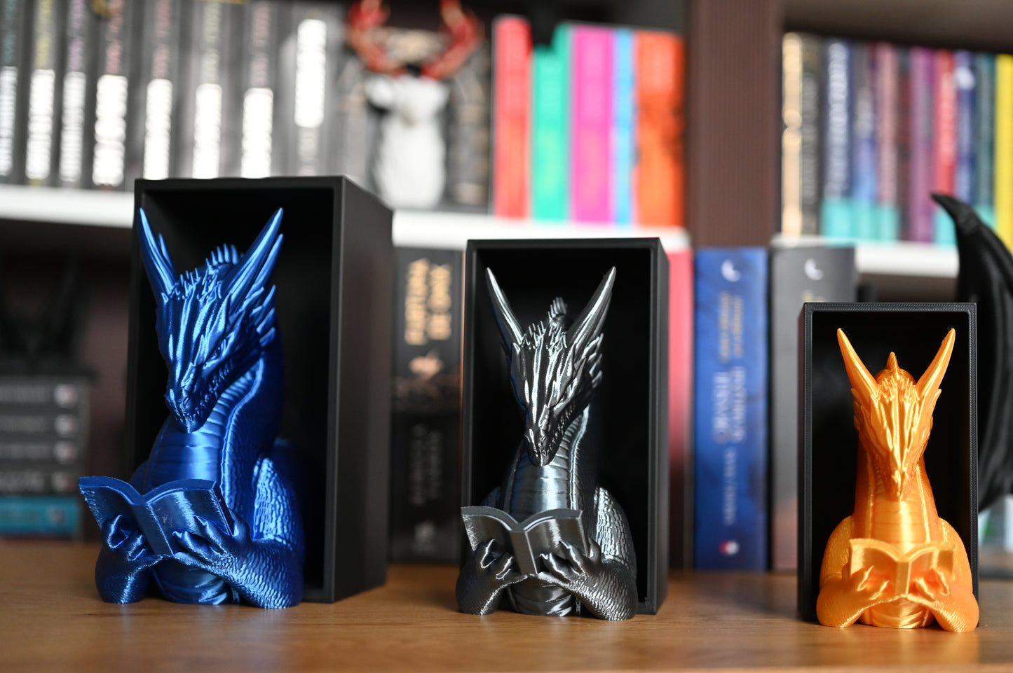 trei diorame pentru biblioteca cu forma de dragon 