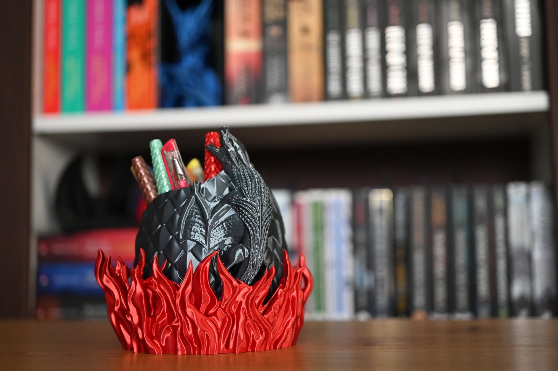 ou de dragon suport multifunctional pe un raft in fata bibliotecii