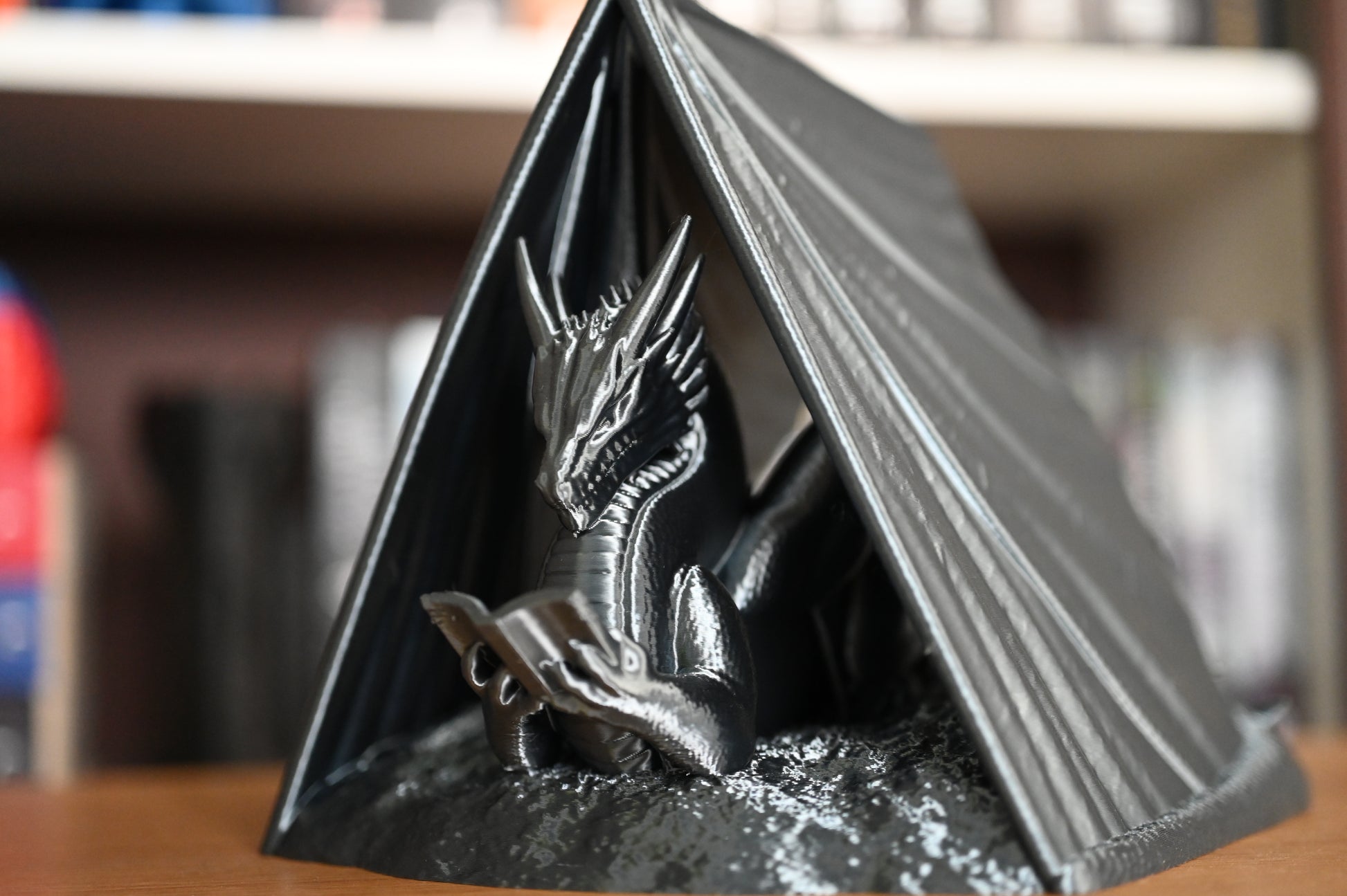 Suport decorativ pentru bibliotecă