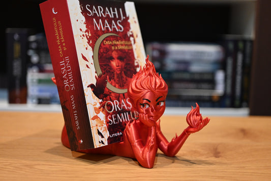 figurina unei femei care intruchipeaza spiritul focului Lehabah inspirata din volumul Orasul Semilunii de Sarah J Maas