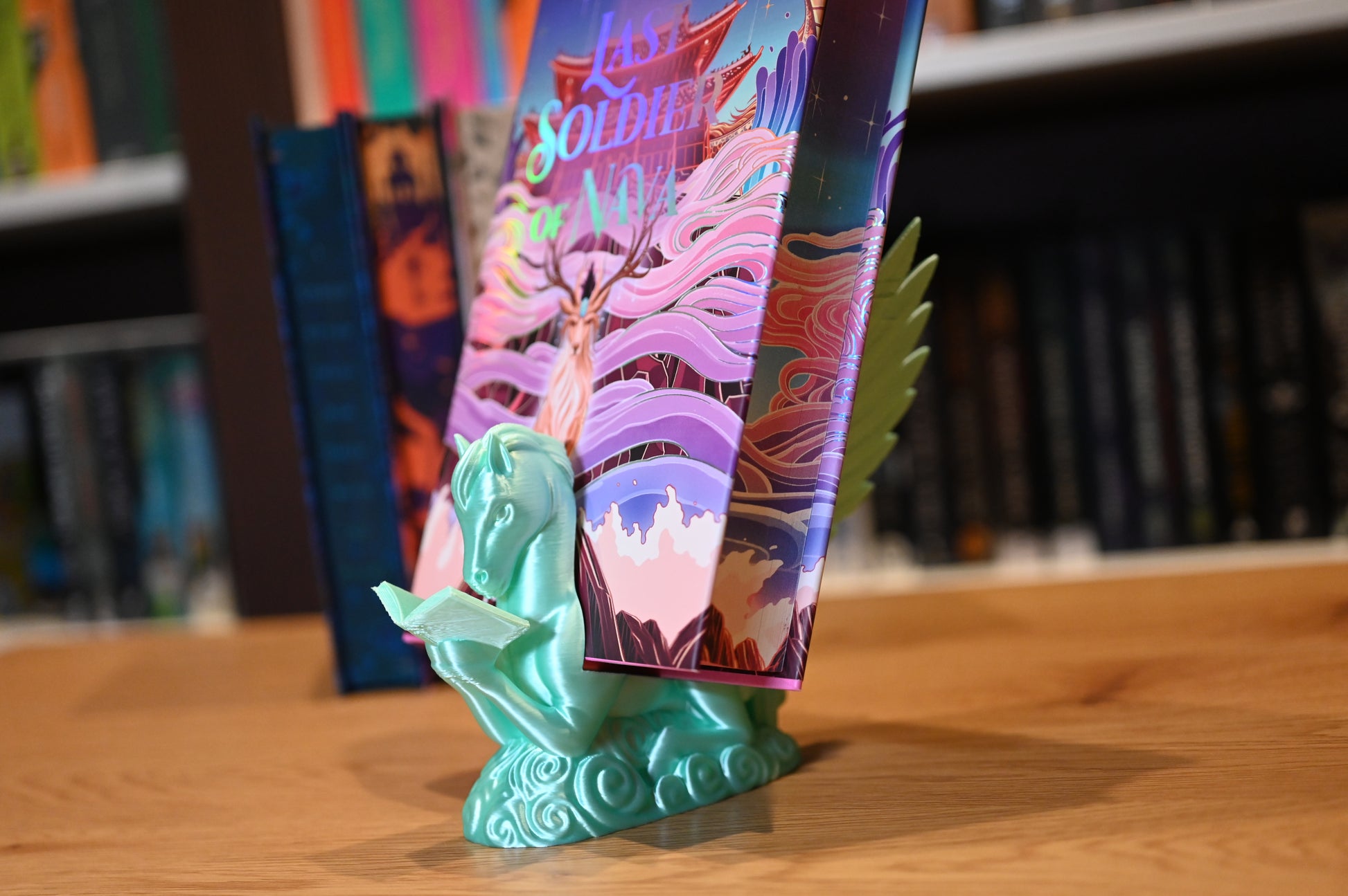 book holder pegasus culoarea mentei expunand o carte cu printed edges