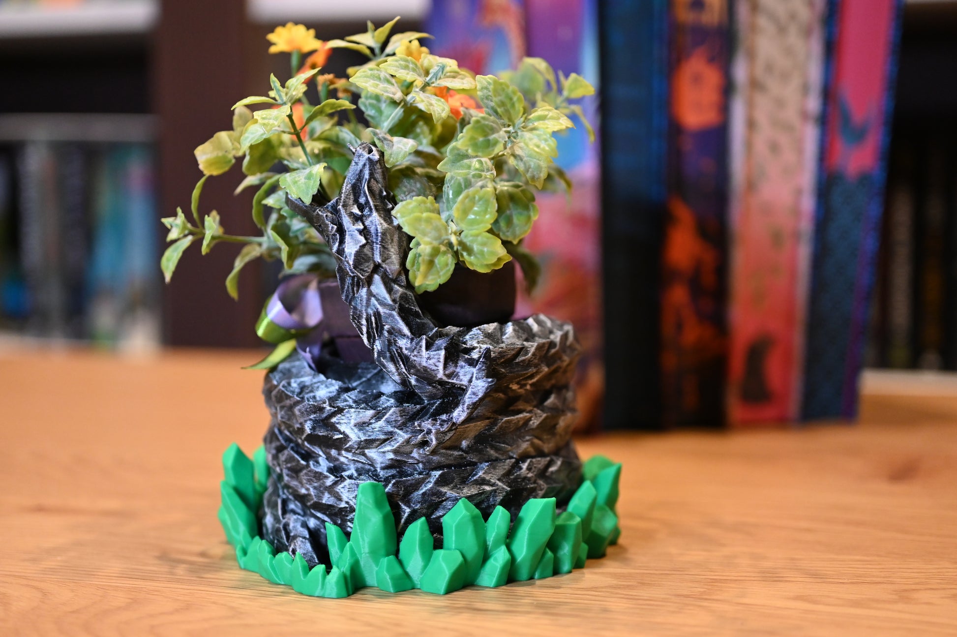 Ghiveci Dragon Fantasy  pentru a fi folosit ca ghiveci de plante suculente