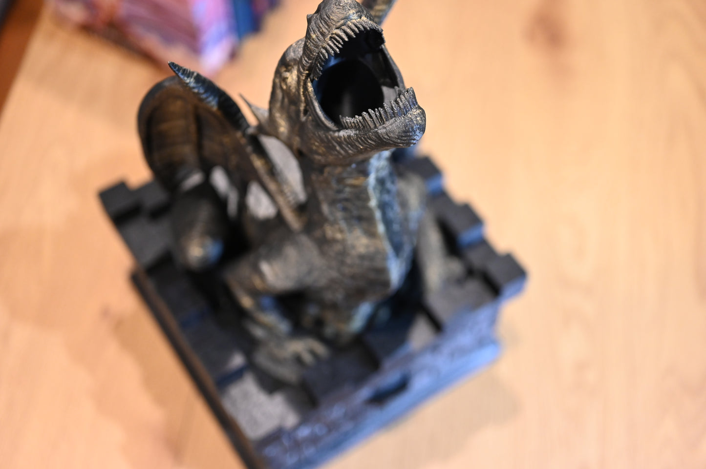 dragon dice tower auriu