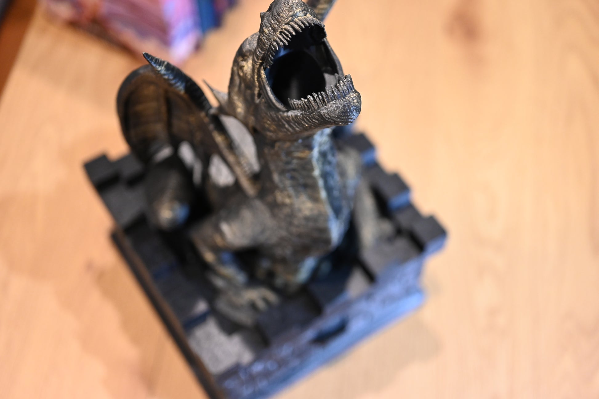 dragon dice tower auriu