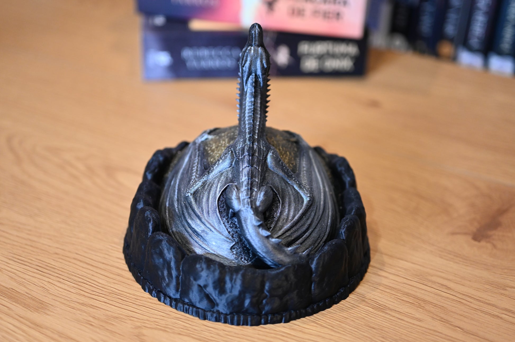 vedere din spate a dragonului argintiu