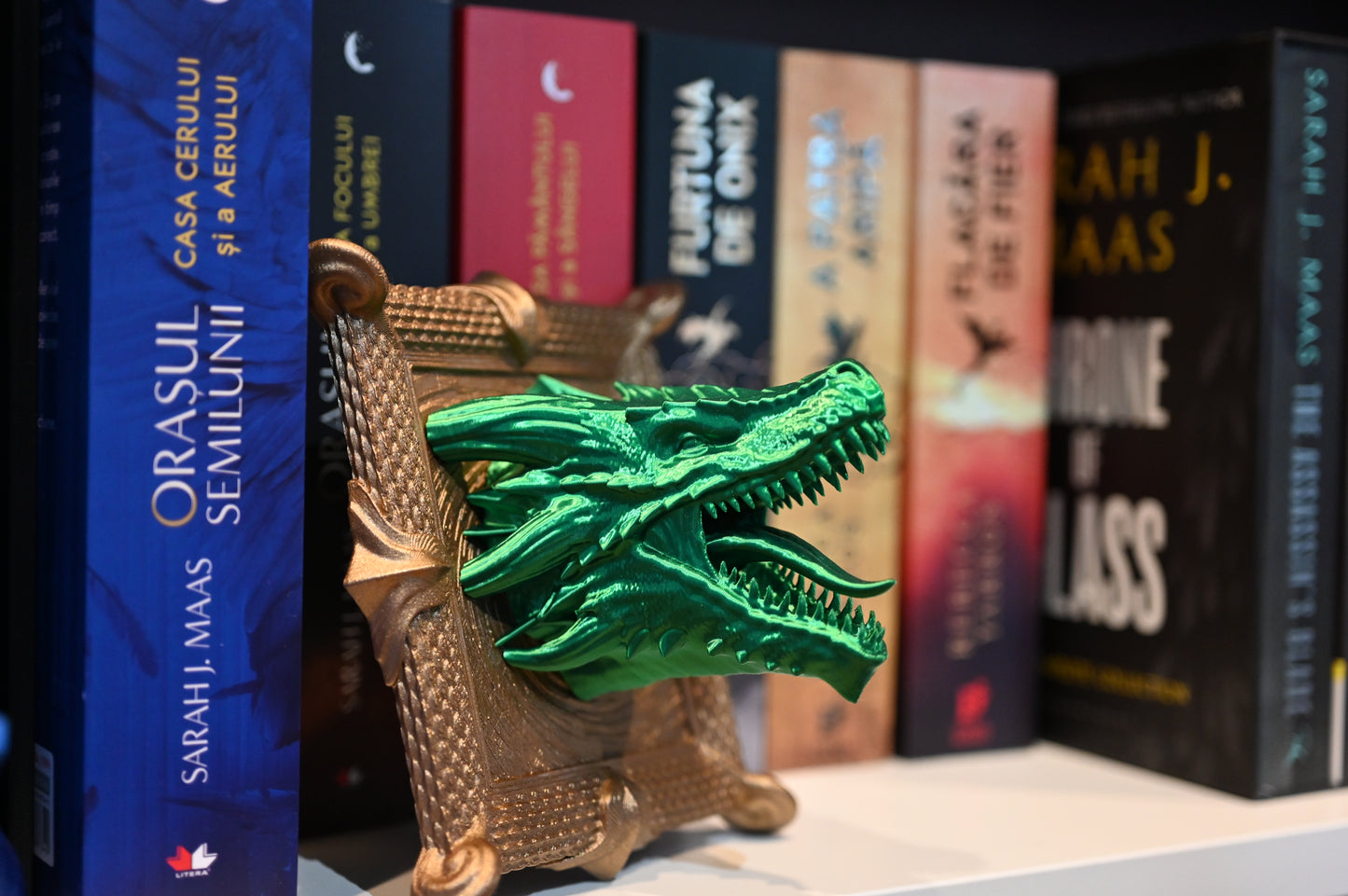 Cap de dragon 3D fantasy decoratiune pentru biblioteca, ce infatiseaza un dragon furios 