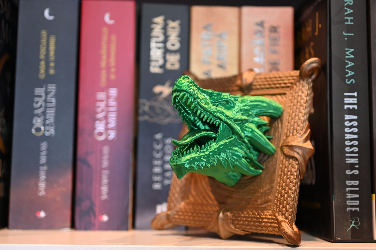 dragon inspirat din universurile fantasy, realizat 3d, ca decor pentru perete sau pentru biblioteca