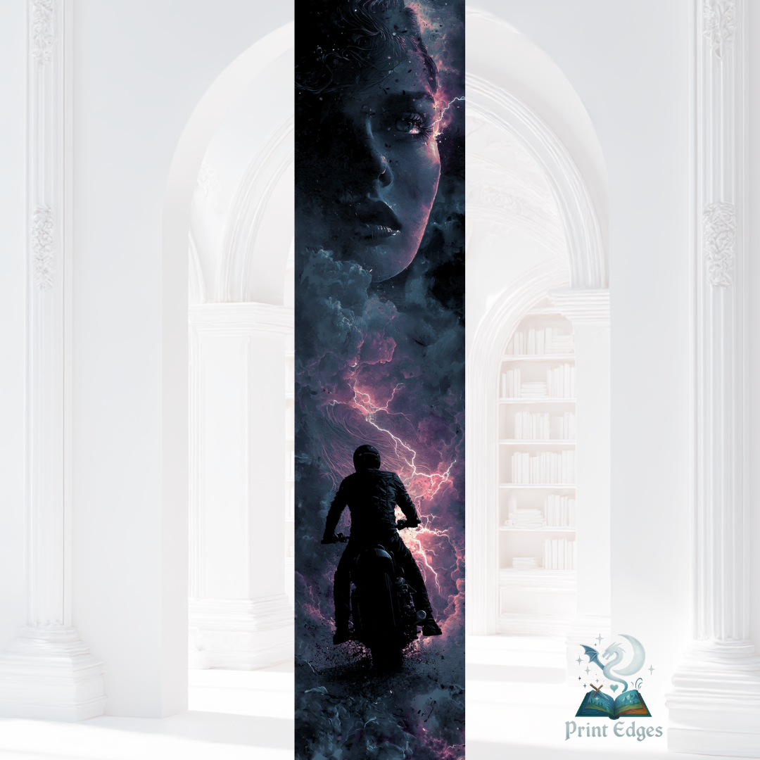 Design printed edges - inspirat din Reaper de Runyx cu Margini imprimate tematice cu motociclist sub cer înnorat, fulgere violet și chip feminin eteric, inspirate de universul Dark Verse.